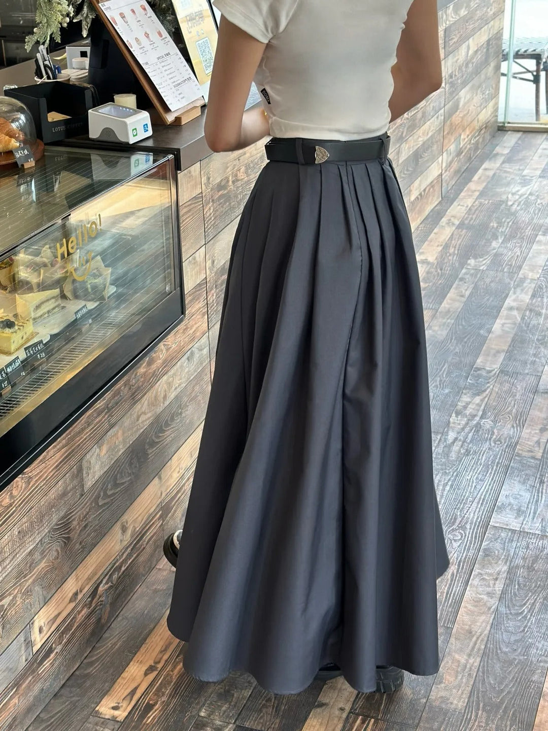 Elegante en vrouwelijke plooirok met hoge taille, perfect voor een geraffineerde en veelzijdige look