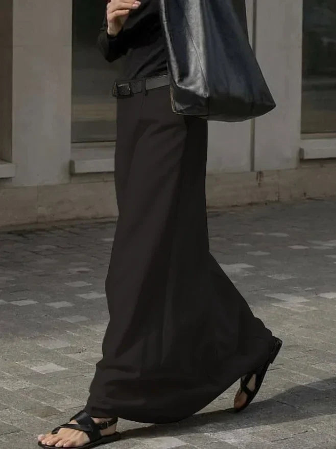 Elegante H-uitgesneden rok met een eenvoudig en verfijnd ontwerp, perfect voor een klassieke en geraffineerde look