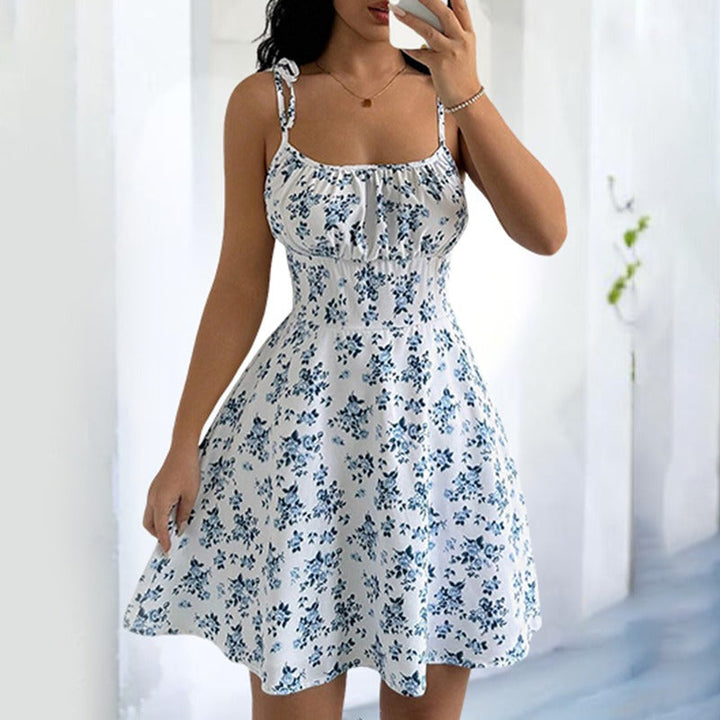 Korte damesjurk met bloemen en ruches in zomerstijl - Amalia
