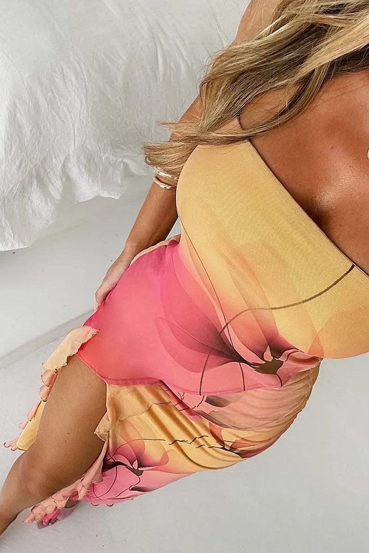 Renata - Strapless jurk met hoge split en asymmetrische print