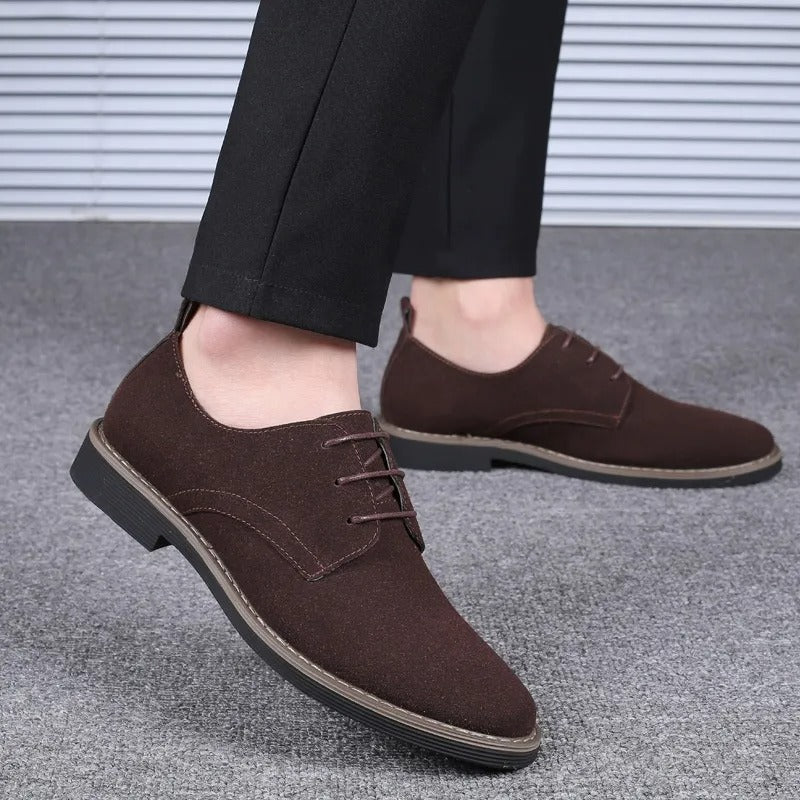 Herenschoenen van suède suède in klassieke Britse stijl - Hugo