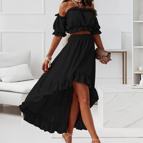 Elegante rok en top met ruches en blote schouders, perfect voor een vrouwelijke en geraffineerde look, ideaal voor speciale gelegenheden.