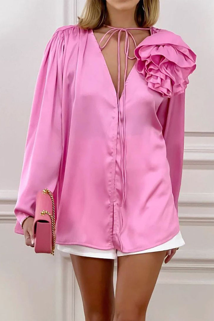 Victoria - Roze gebloemde kanten blouse met V-hals