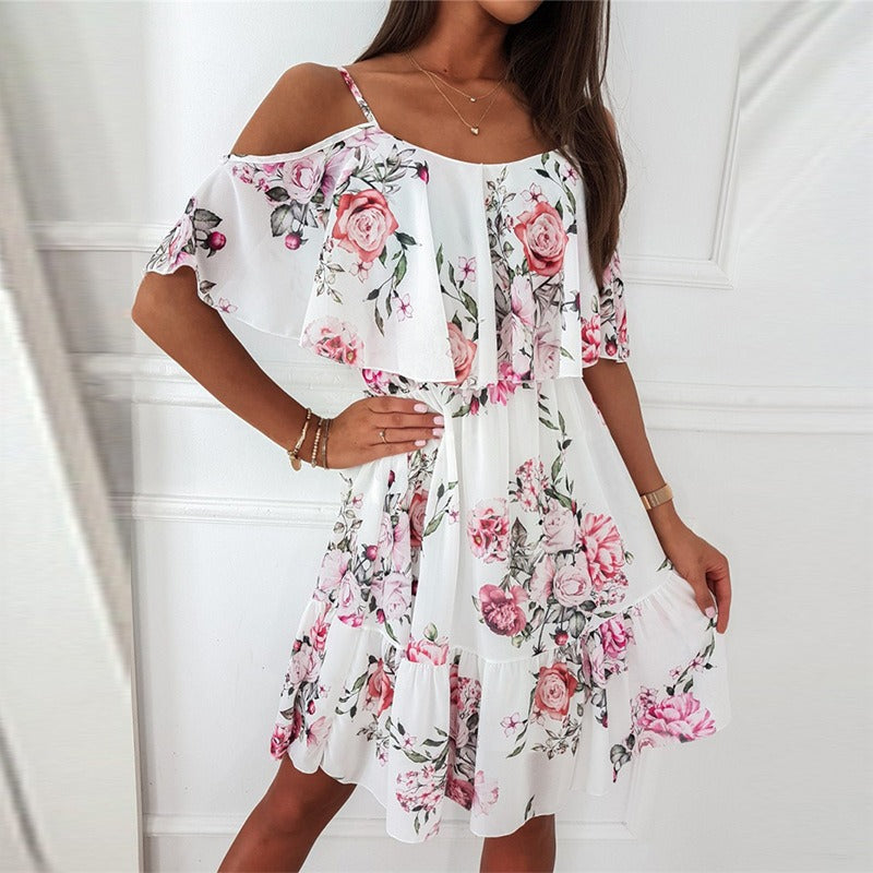 Korte chiffon jurk met bloemen, ruches en blote schouders - Emilia