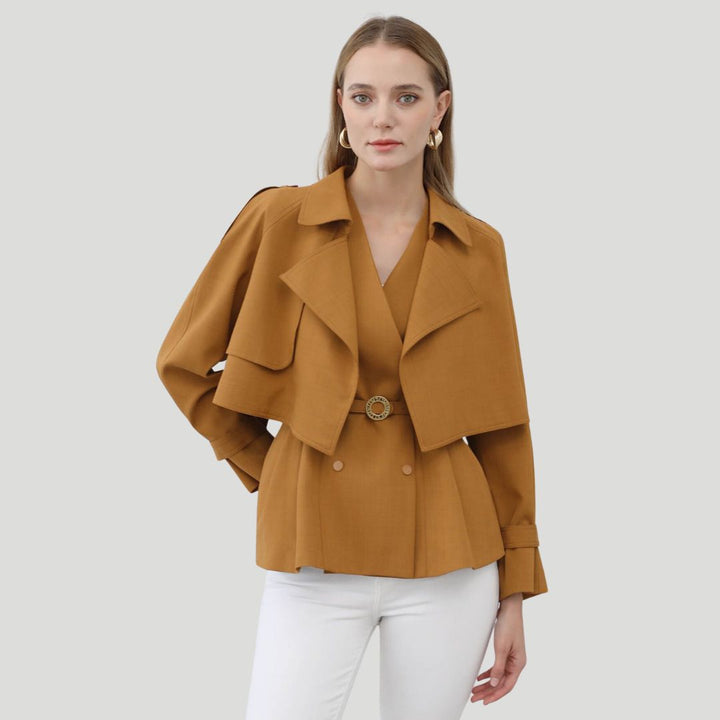 Peplum jack met opvallende kraag en getailleerd ontwerp - Gemma