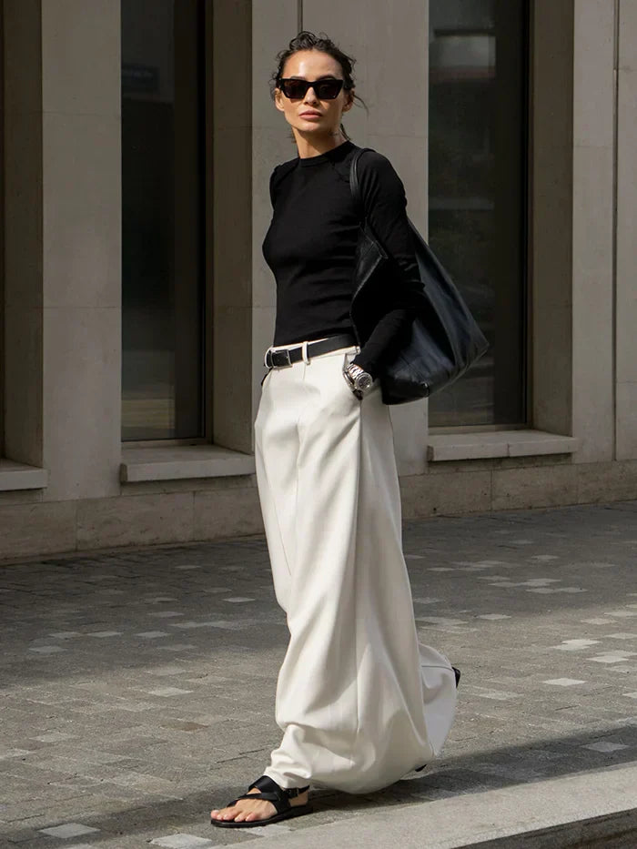 Elegante H-uitgesneden rok met een eenvoudig en verfijnd ontwerp, perfect voor een klassieke en geraffineerde look