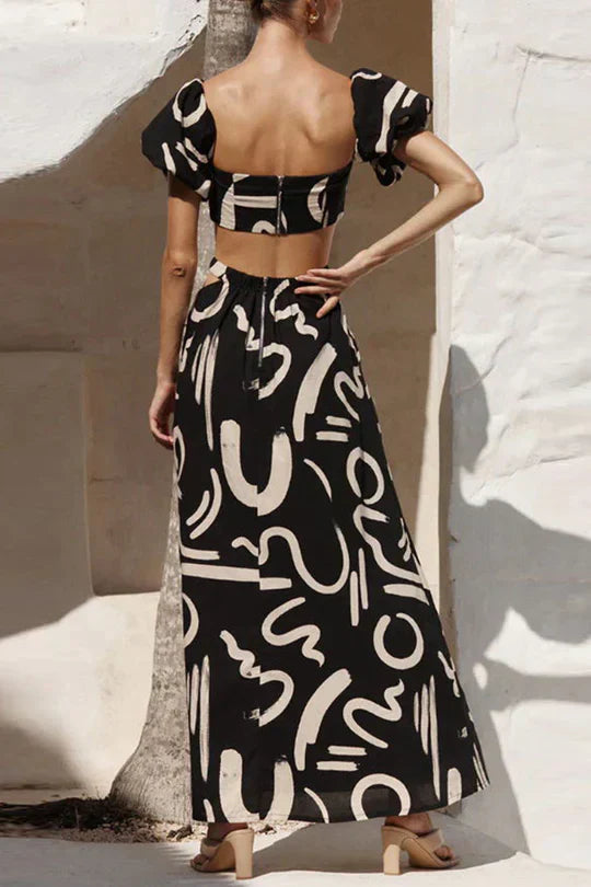 Bijpassende set met bedrukte off-shoulder top en maxirok met uitsnijdingen en zakken, perfect voor een coole en modieuze zomerse look