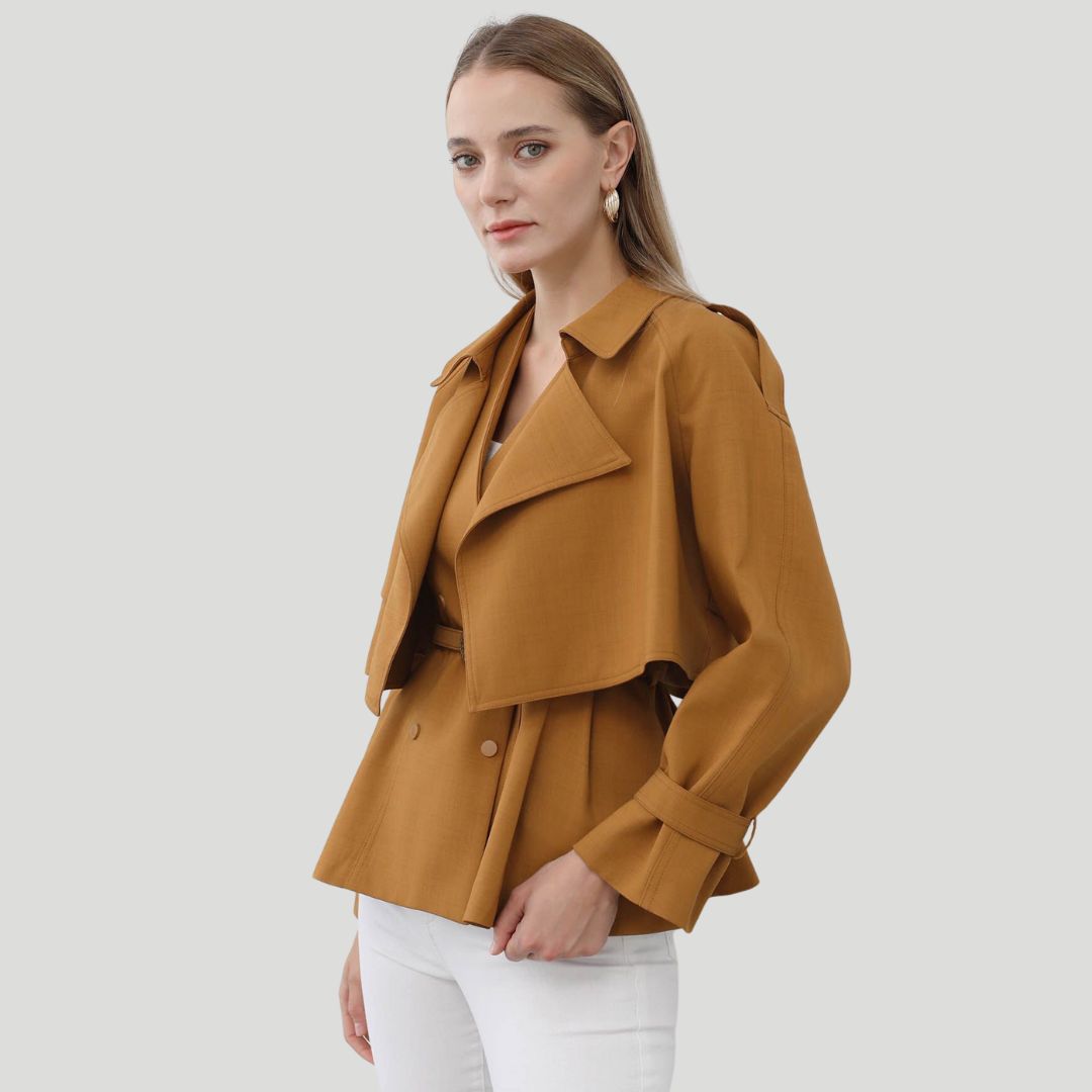 Peplum jack met opvallende kraag en getailleerd ontwerp - Gemma