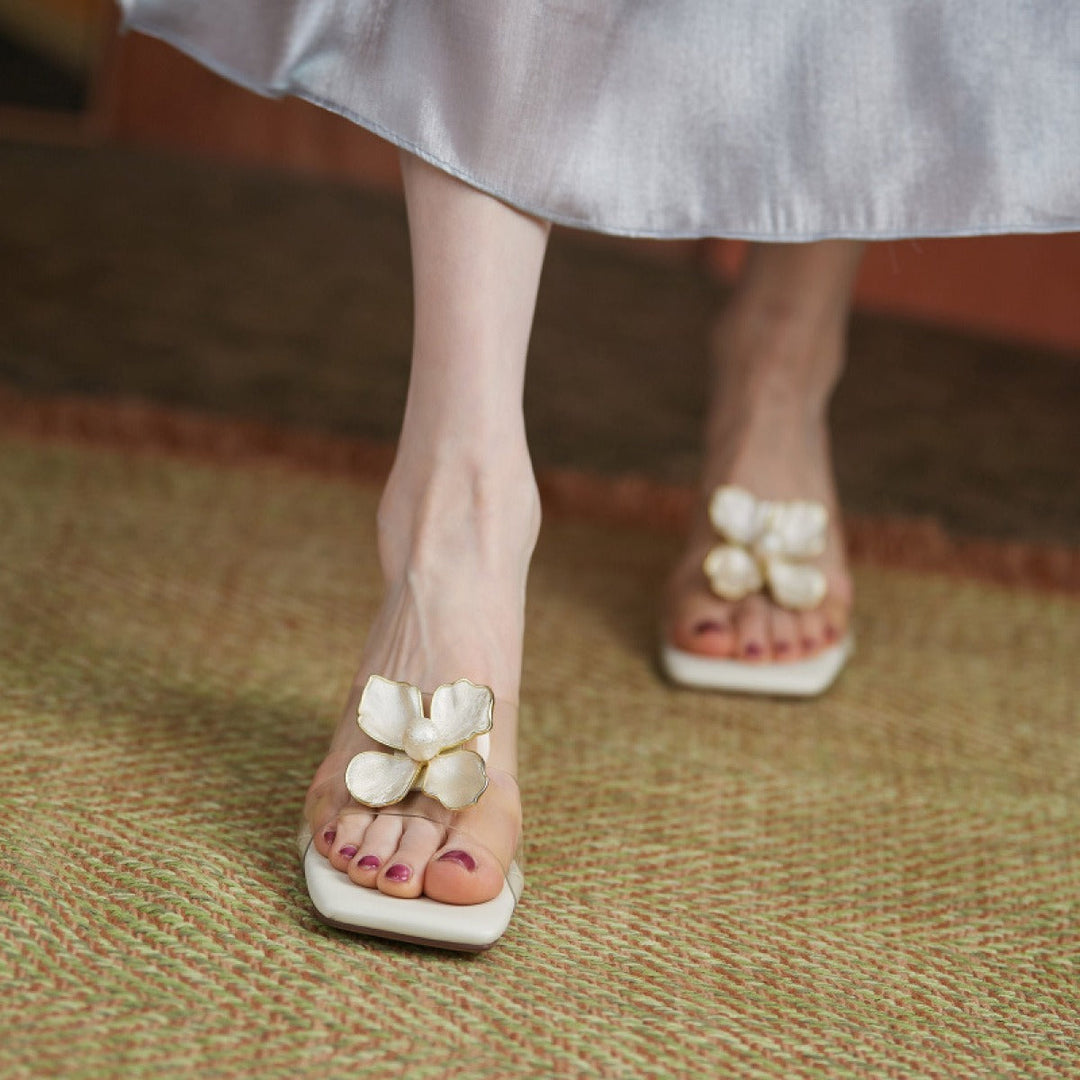 Damessandalen met elegante bloem in gouden parelstijl - Liora