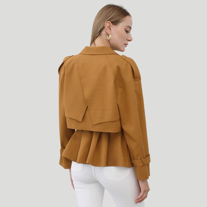 Peplum jack met opvallende kraag en getailleerd ontwerp - Gemma