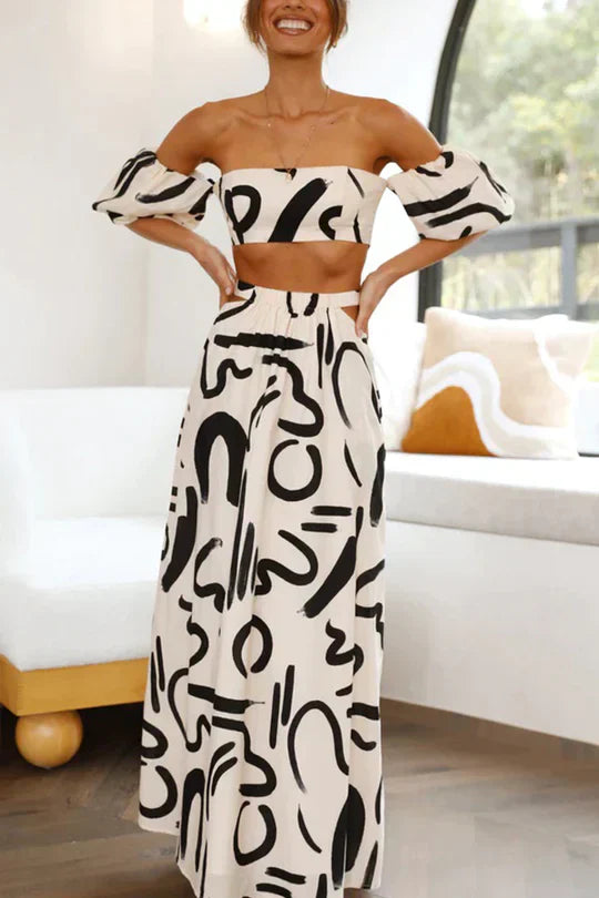 Bijpassende set met bedrukte off-shoulder top en maxirok met uitsnijdingen en zakken, perfect voor een coole en modieuze zomerse look