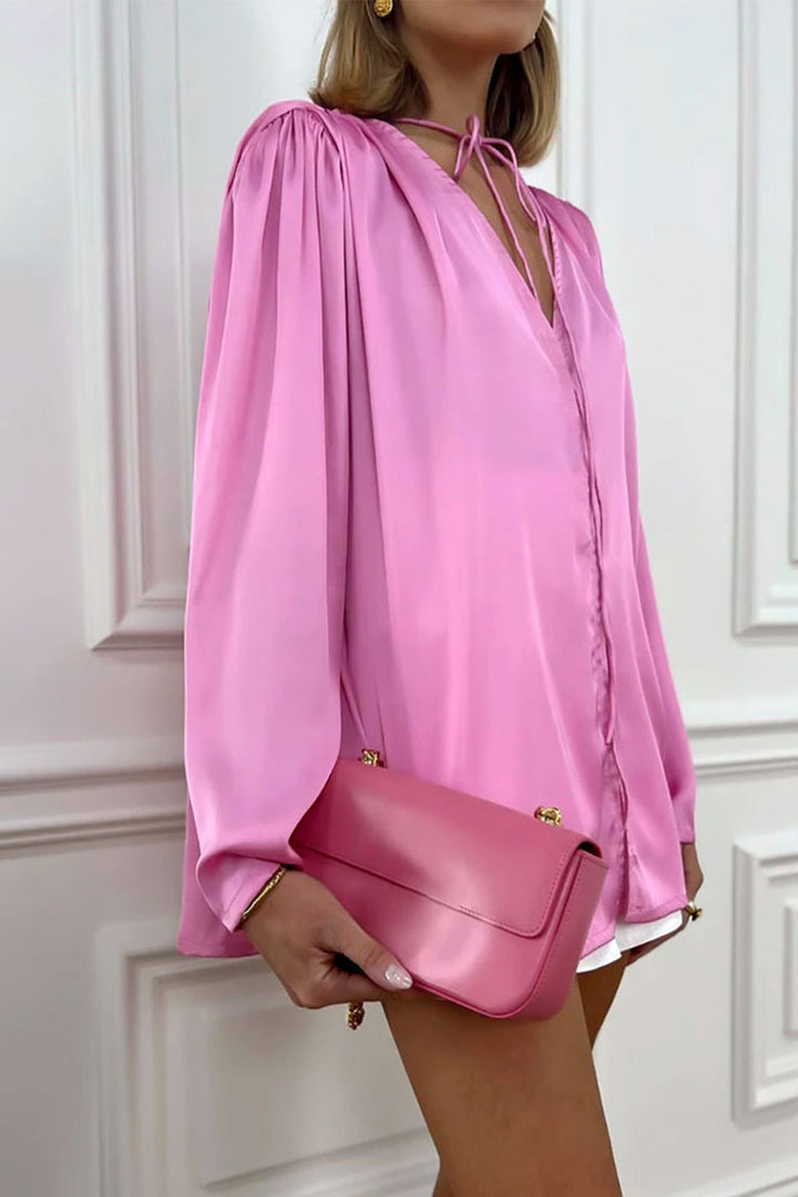 Victoria - Roze gebloemde kanten blouse met V-hals