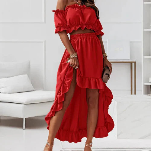 Elegante rok en top met ruches en blote schouders, perfect voor een vrouwelijke en geraffineerde look, ideaal voor speciale gelegenheden.