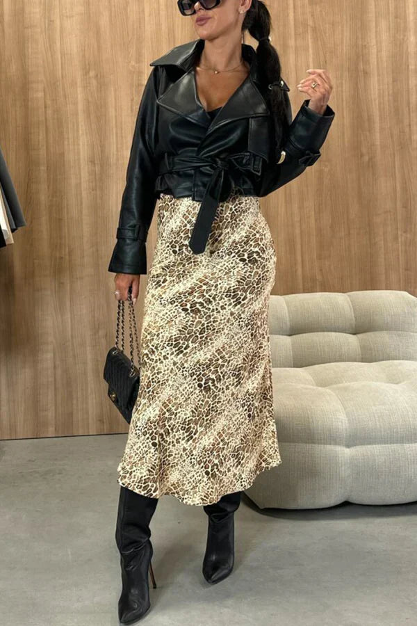 Afslankende rok met hoge taille en gedurfde en chique dierenprint, perfect voor een gedurfde en modieuze look