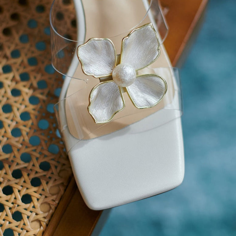 Damessandalen met elegante bloem in gouden parelstijl - Liora