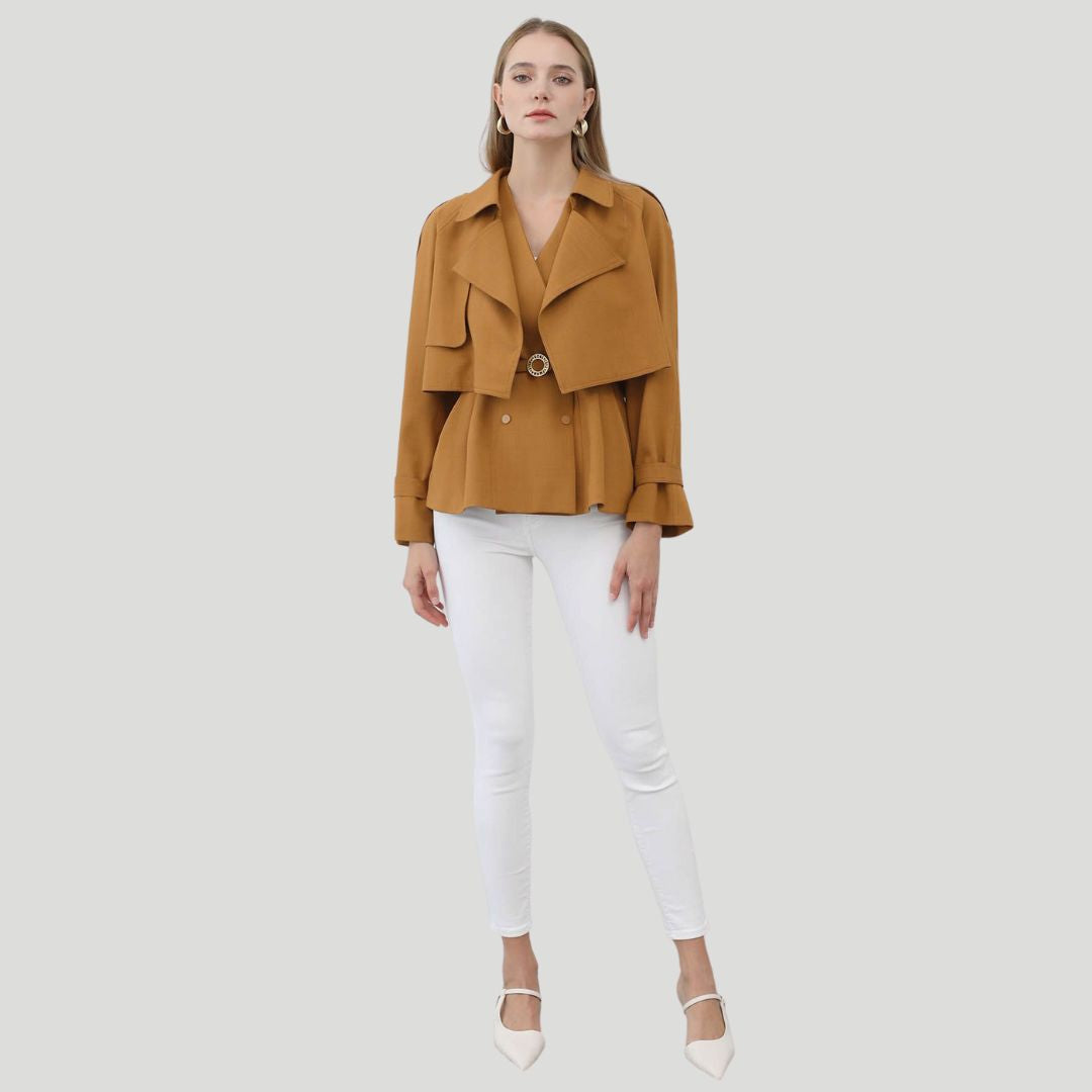 Peplum jack met opvallende kraag en getailleerd ontwerp - Gemma