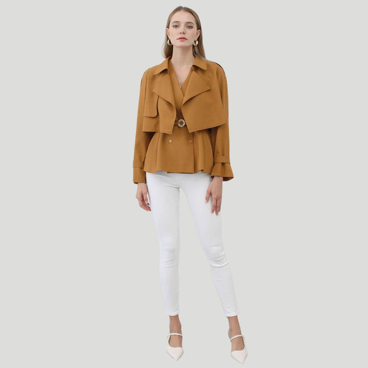 Peplum jack met opvallende kraag en getailleerd ontwerp - Gemma