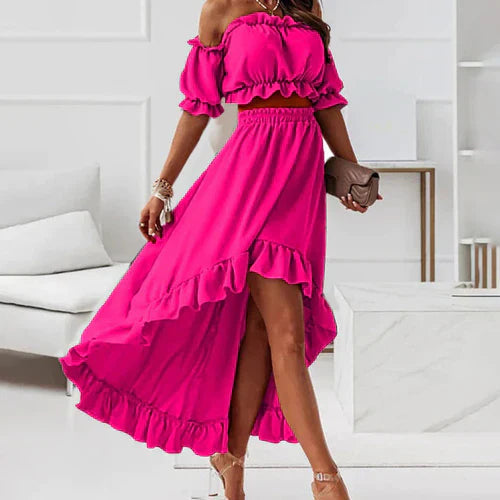 Elegante rok en top met ruches en blote schouders, perfect voor een vrouwelijke en geraffineerde look, ideaal voor speciale gelegenheden.