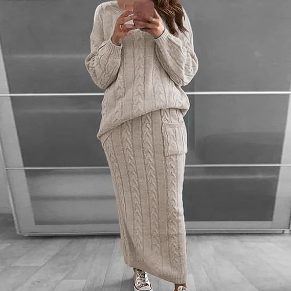 Winterset bestaande uit gebreide trui en rok, warm en comfortabel, ideaal voor een knusse en modieuze look op koude dagen