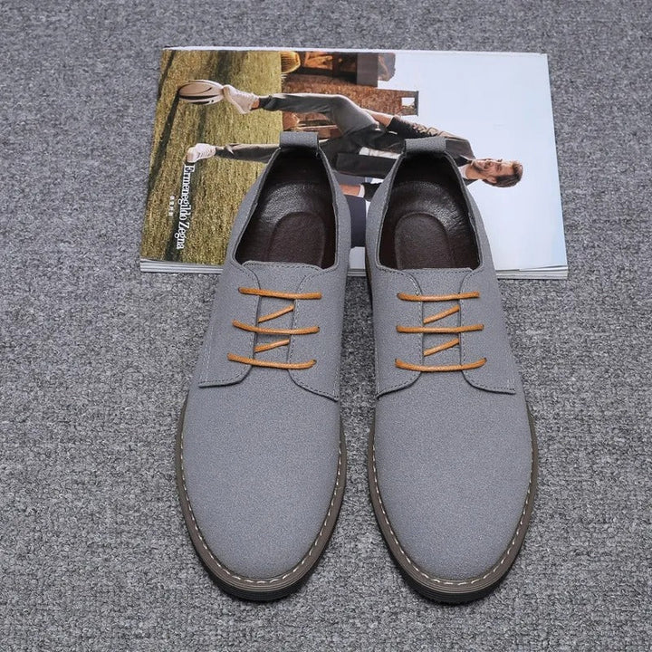 Herenschoenen van suède suède in klassieke Britse stijl - Hugo