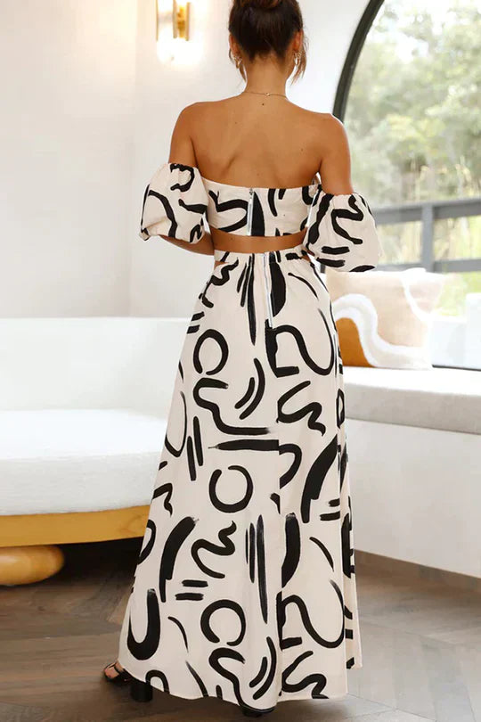 Bijpassende set met bedrukte off-shoulder top en maxirok met uitsnijdingen en zakken, perfect voor een coole en modieuze zomerse look