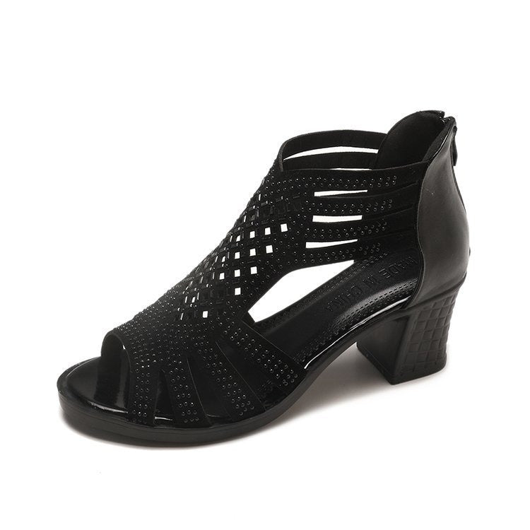 Romeinse design sandalen met middelhoge hak en zwarte opengewerkte afwerking - Elvira