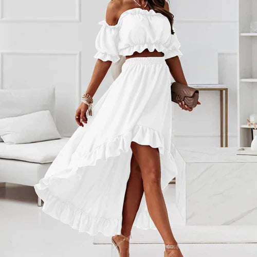 Elegante rok en top met ruches en blote schouders, perfect voor een vrouwelijke en geraffineerde look, ideaal voor speciale gelegenheden.
