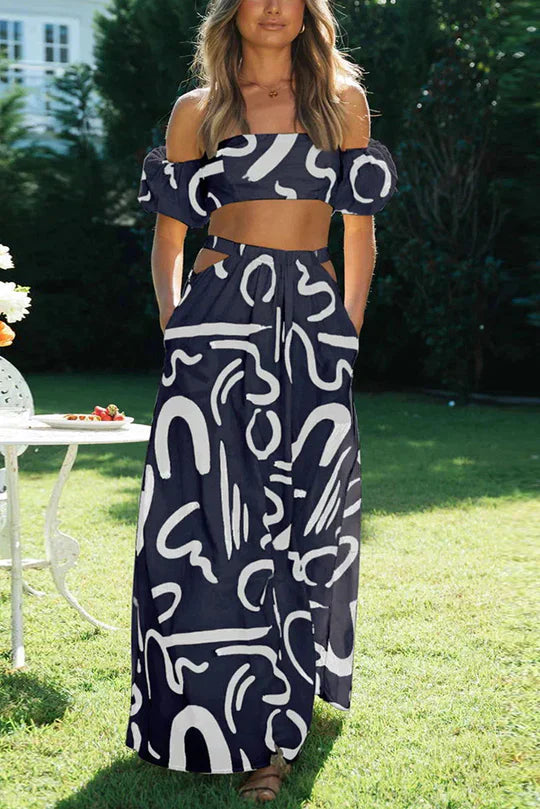 Bijpassende set met bedrukte off-shoulder top en maxirok met uitsnijdingen en zakken, perfect voor een coole en modieuze zomerse look