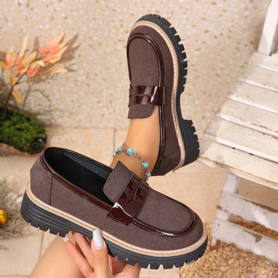 Damesschoenen met matte afwerking en dikke plateauzool - Rebeca