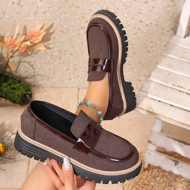 Damesschoenen met matte afwerking en dikke plateauzool - Rebeca