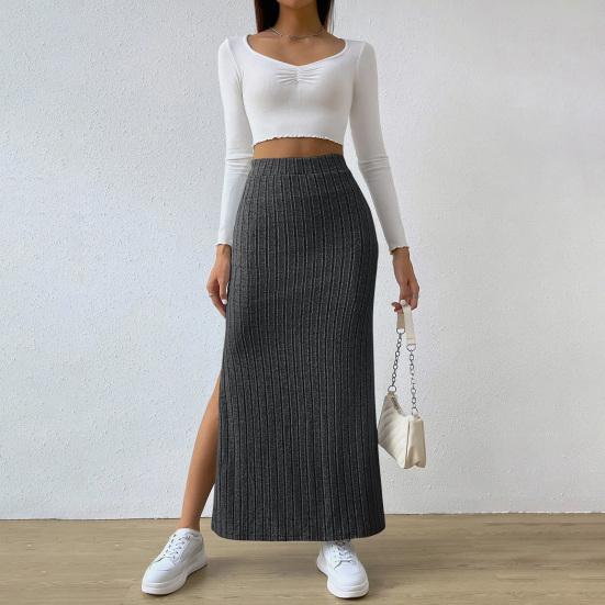 Gebreide rok met zijsplit comfortabel en verfijnd, ideaal voor een casual en moderne look
