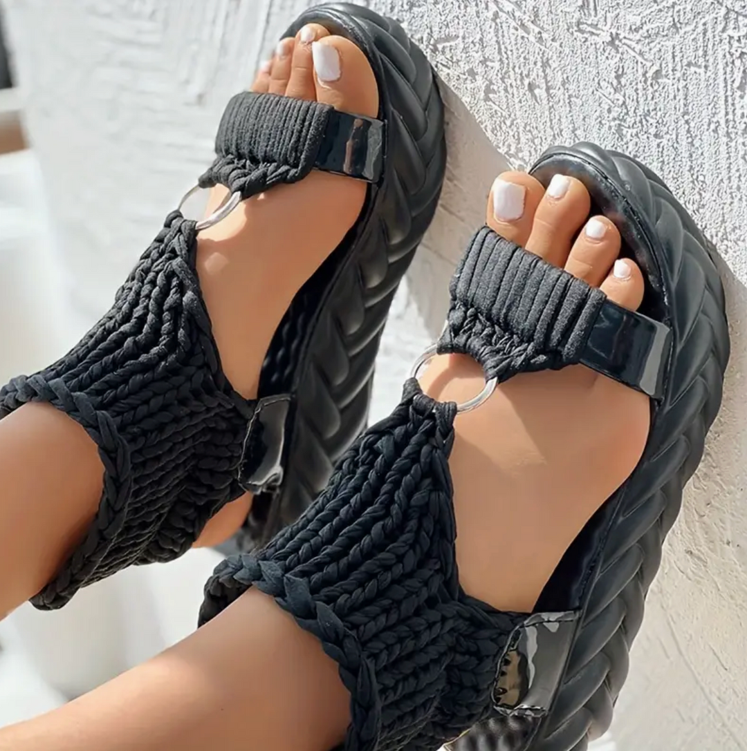 Anna - De stijlvolle platform sandalen met gehaakt patroon