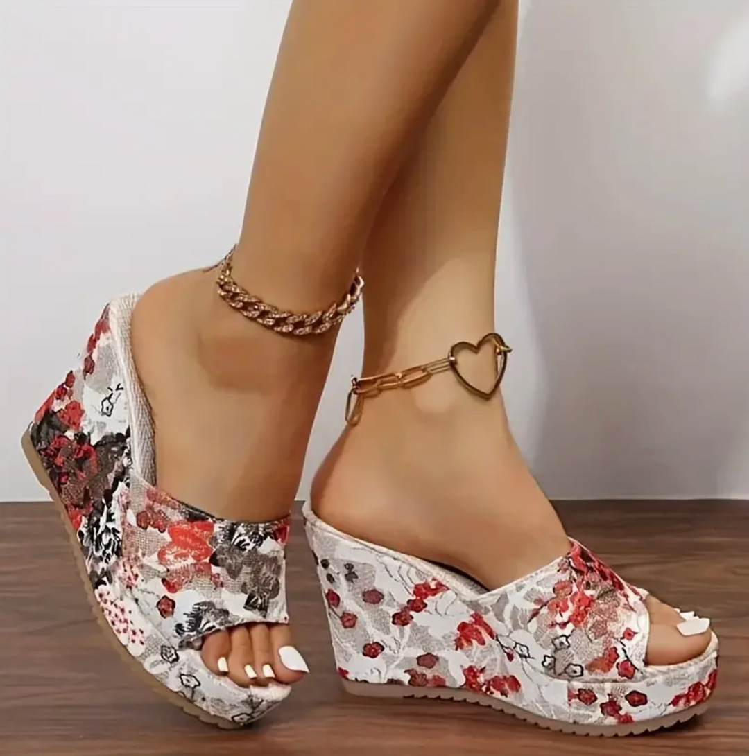 Julia - De sleehak sandalen met bloemenprint