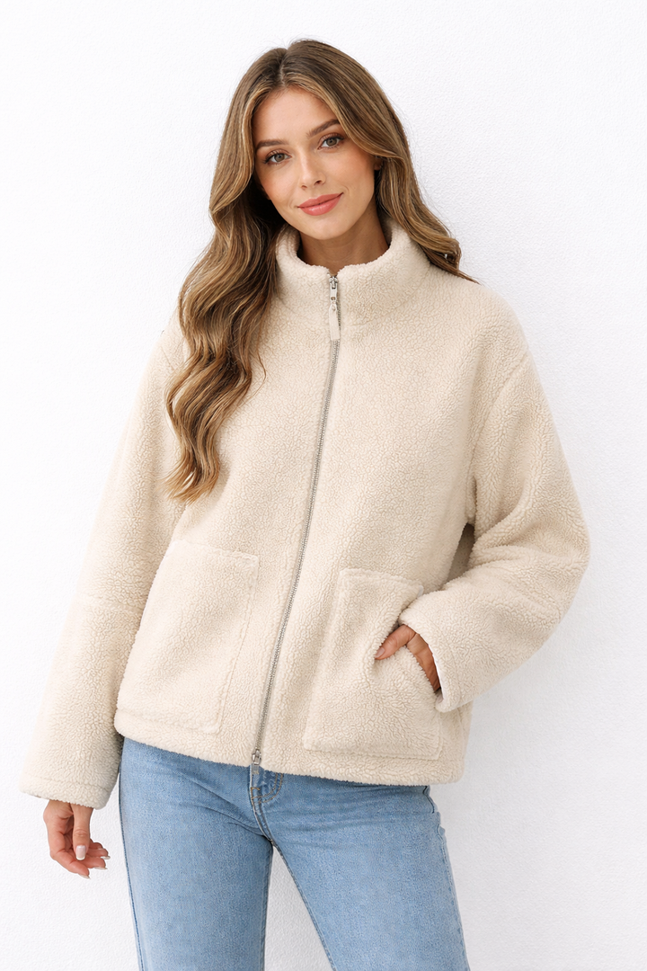 Damesjas met brede revers en pluche sluiting - Aino