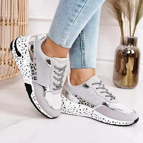 Jana - Stijlvolle veterschoenen met luipaardmotief voor een trendy look