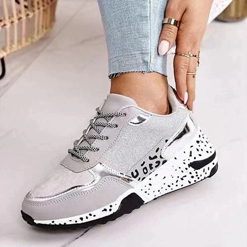 Jana - Stijlvolle veterschoenen met luipaardmotief voor een trendy look