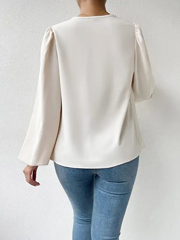 Lea - Elegante chiffon damesblouse met duifkraag en lange mouwen