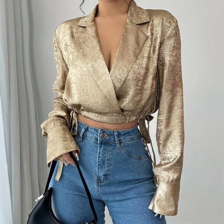 Damesblouse van glanzend satijn met overhemdkraag - Clara