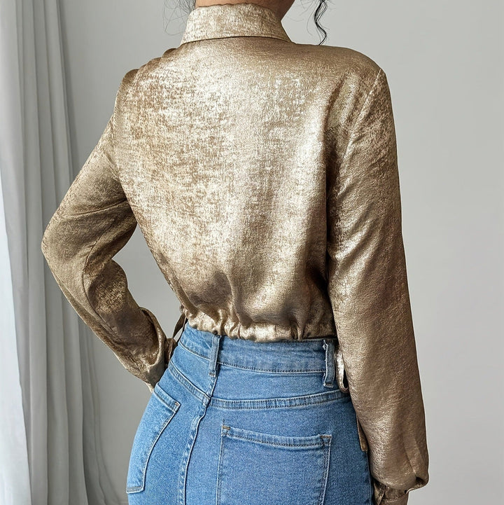Damesblouse van glanzend satijn met overhemdkraag - Clara