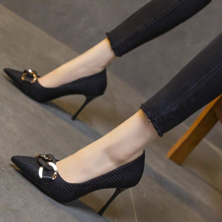 Vrouwenhakken in geweven textuur met elegante metalen versiering - Mireille