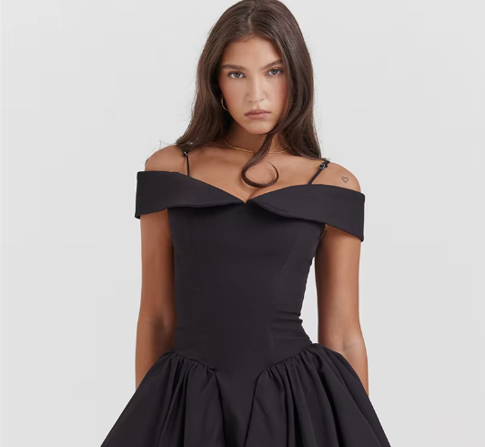 Karli - Flatterende off-the-shoulder avondjurk