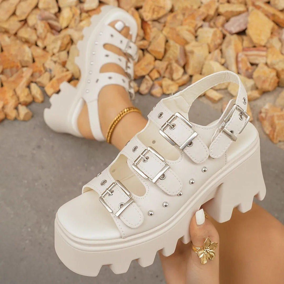 Platte damessandalen met studs - Renata