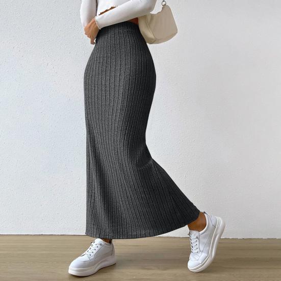 Gebreide rok met zijsplit comfortabel en verfijnd, ideaal voor een casual en moderne look