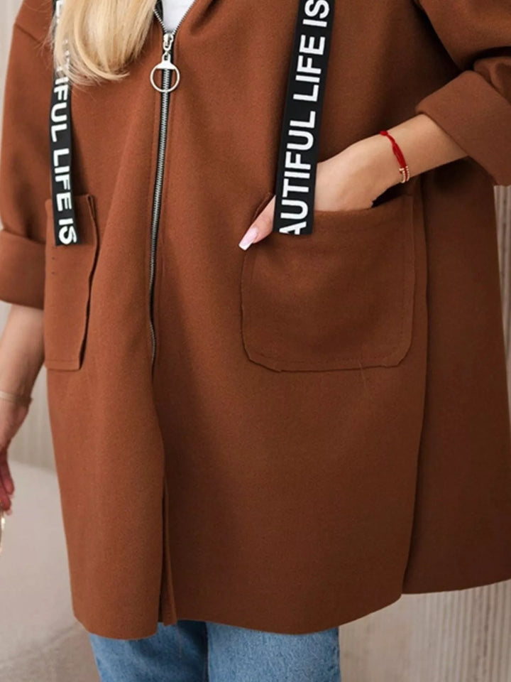 Moderne mantel met capuchon voor dames - Nelya