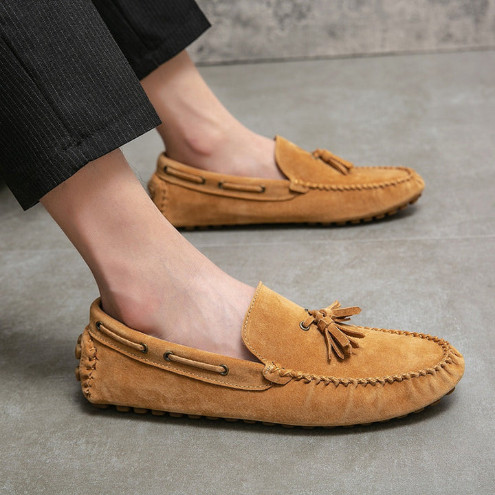 Herenschoenen met zachte zool en kwastjes in olijfgroen suède - Alessio