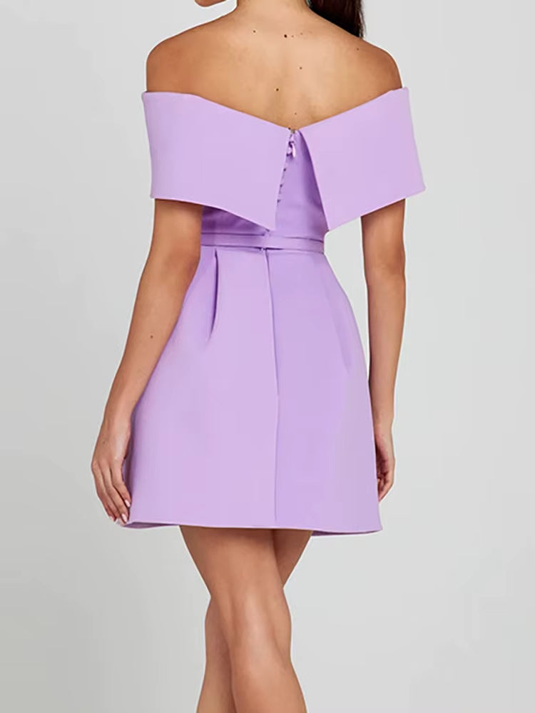 Kort damesjurkje met geplooide bardothals lila elegant - Liora