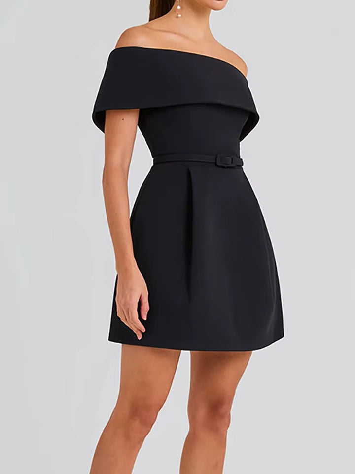 Kort damesjurkje met geplooide bardothals lila elegant - Liora
