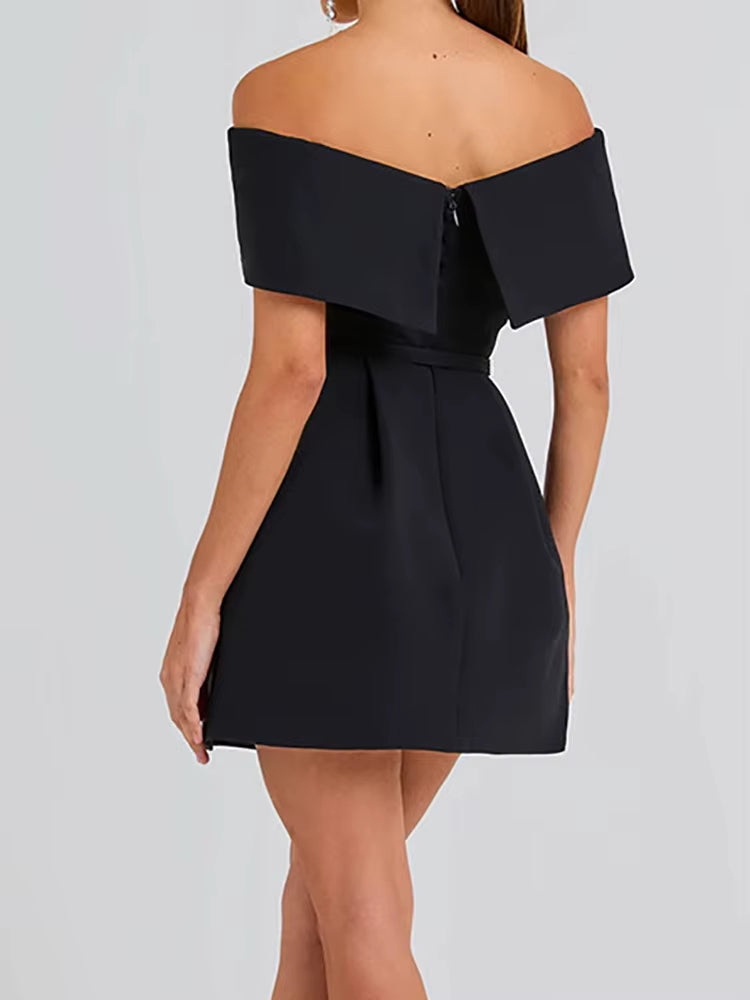 Kort damesjurkje met geplooide bardothals lila elegant - Liora