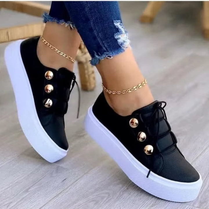 Damesschoenen met glimmende afwerking en metallic details - Alma