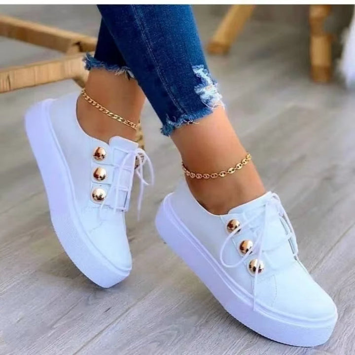 Damesschoenen met glimmende afwerking en metallic details - Alma